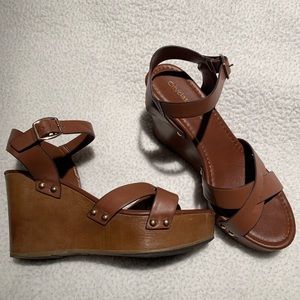 Like new city classified brown wedges size 9